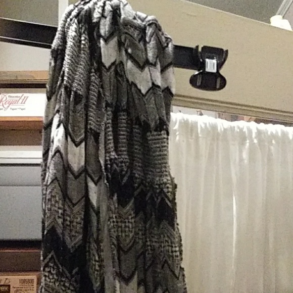 Scarf - Picture 1 of 2